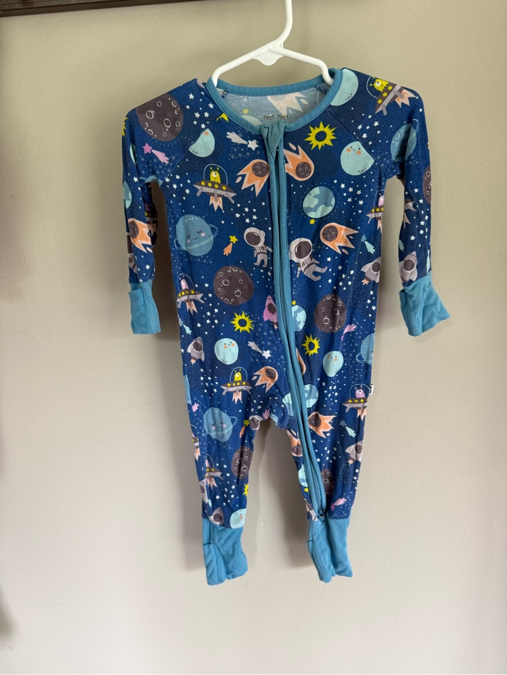 little sleppies 3-6 months space zippy